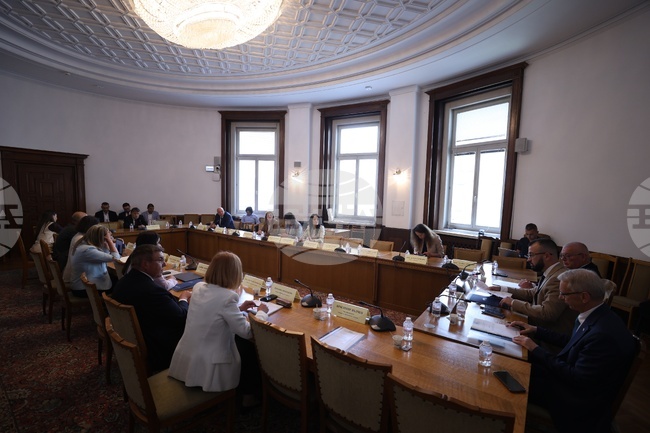 Правната дирекция в Министерството на образованието и науката ще даде становище за Съвета на ректорите, каза министър Георги Вълчев