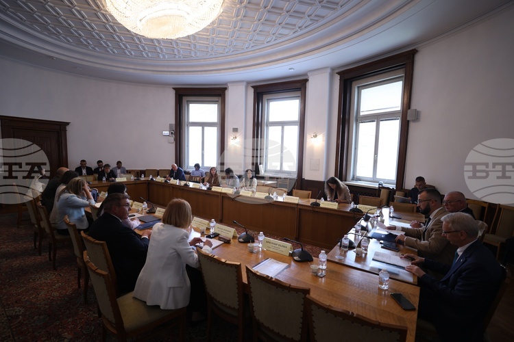 Запознат съм с проблема свързан със Съвета на ректорите и