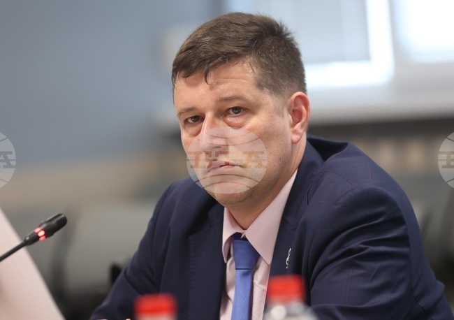  Исканията на музикалните състави в БНР не са просия, а искане за достойнство, каза генералният директор на БНР Милен Митев пред СЕМ