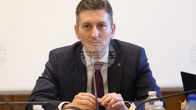 Задачата ни е да надградим постигнатото от предходния парламент при стимулиране на разходите за НИРД, заяви министърът на иновациите Василев пред депутати