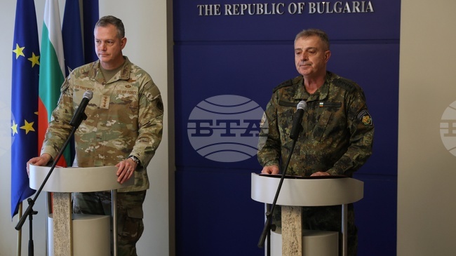 Присъствието ви е знак за значението, което НАТО придава на сигурността в региона, каза началникът на отбраната след среща с ген. Алексъс Гринкевич