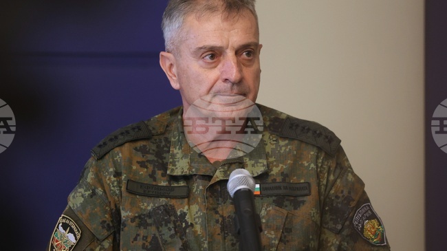 Атаката е била комбинирана и екипажът на потъналия кораб е имал само три минути за реакция, каза началникът на отбраната адмирал Емил Ефтимов
