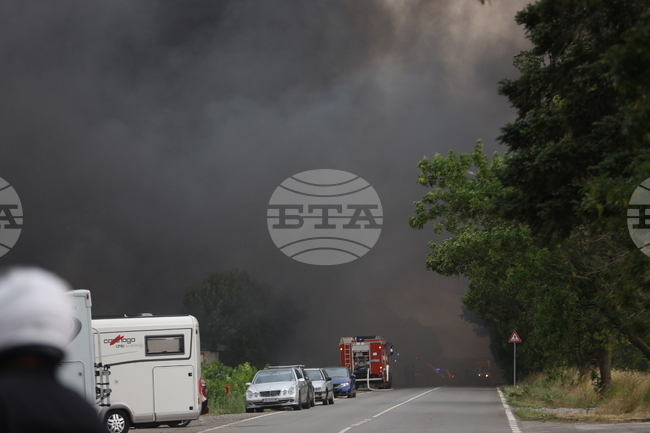Предполагаемите причини за пожара в завода на „Екобулпак“ са батерии или флакони, попаднали сред отпадъците, съобщиха от дружеството