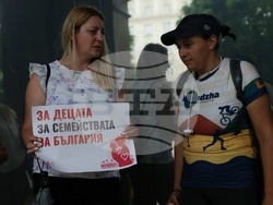„Майчинството не е милостиня“ - протест