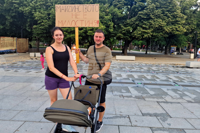 Граждани на Стара Загора подкрепиха националната инициатива под надслов „Майчинството не е милостиня“