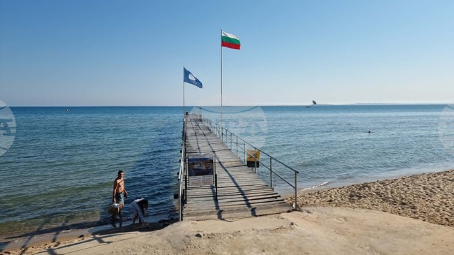 Втора поредна година плаж "Робинзон" е удостоен с международното отличие "Син флаг"