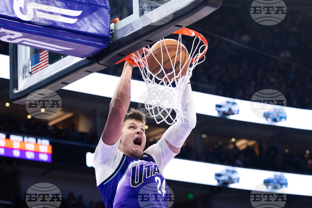 Jazz Lakers Trade Basketball
