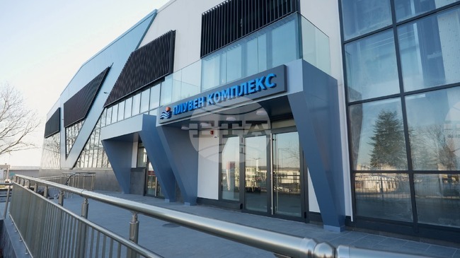 След интензивна буря е наводнена част от сградата на закрития плувен комплекс в Шумен