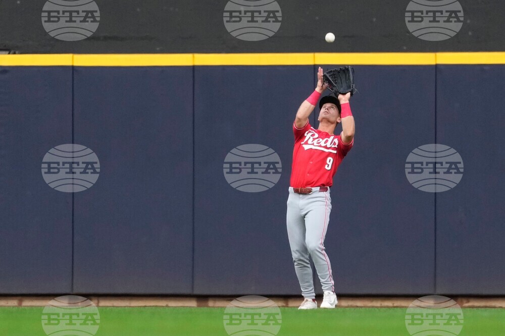 Reds Brewers Baseball