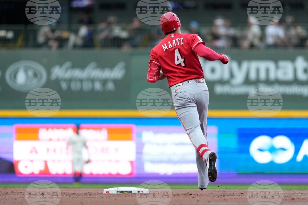 Reds Brewers Baseball