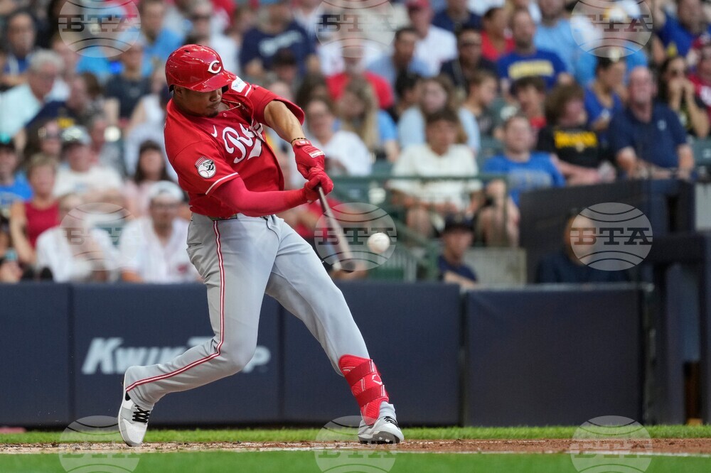 Reds Brewers Baseball