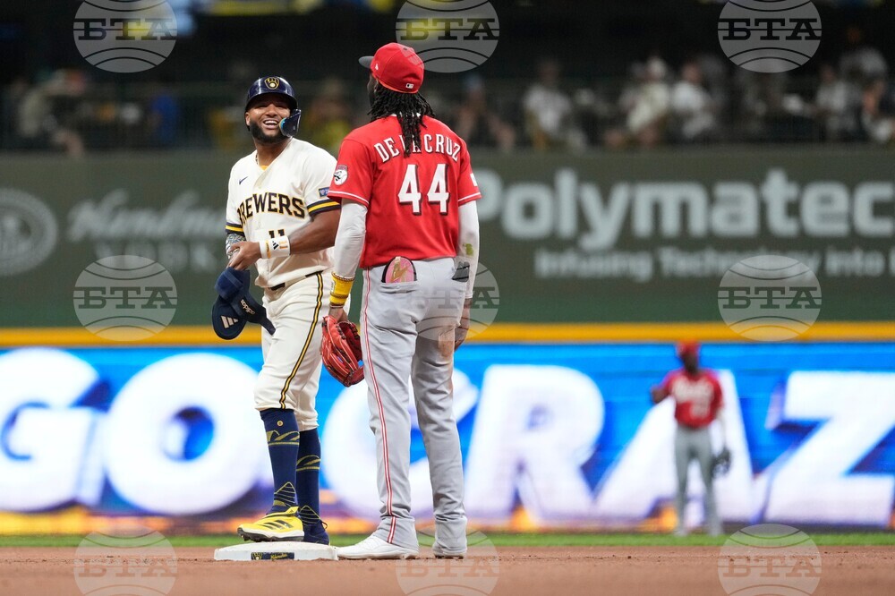 Reds Brewers Baseball