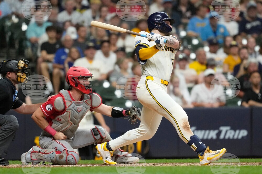 Reds Brewers Baseball