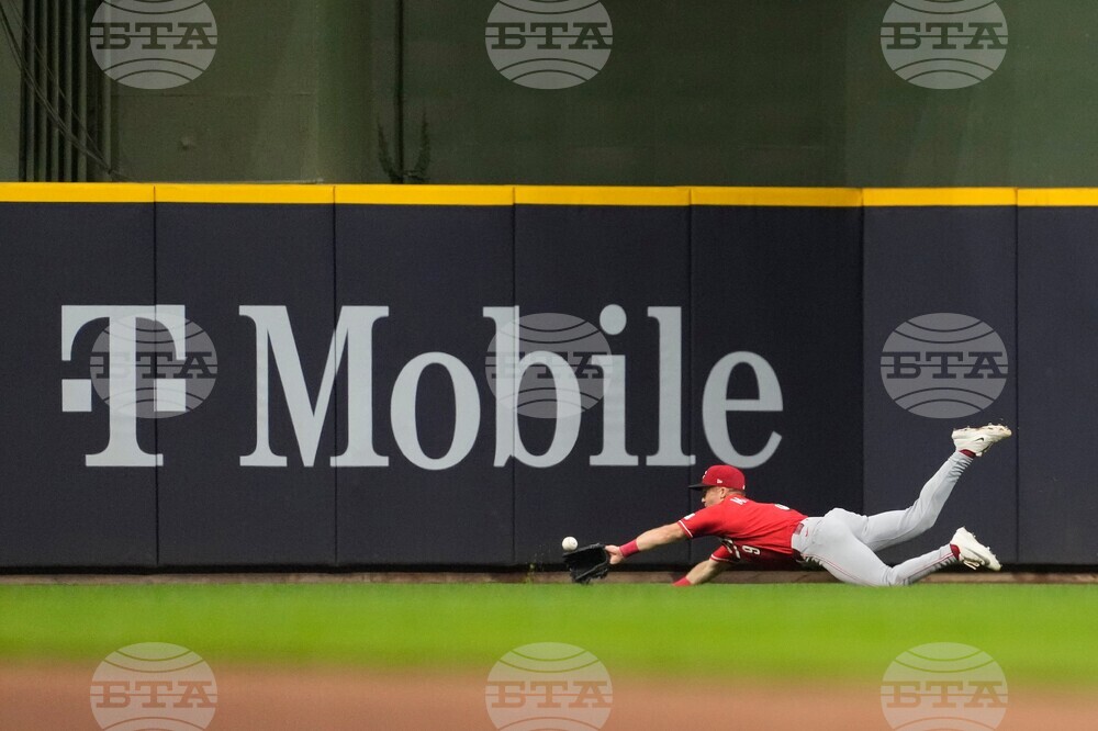 Reds Brewers Baseball