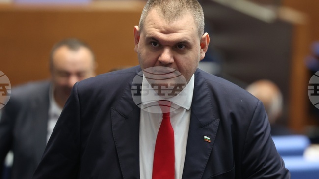 Вътрешният министър незаконно е разследвал личния ми живот за полети, които са платени от мен, каза лидерът на ДПС Делян Пеевски