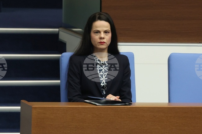 От предвидени за ремонти или за изграждане на повече от 230 филиали за спешна помощ има риск за 40, каза министър Катя Ивкова