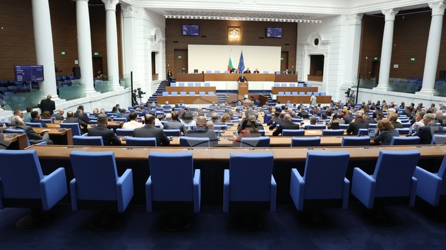 Депутатите освободиха управителя и подуправителя на НЗОК Петко Стефановски и Момчил Мавров заради подадени от тях оставки