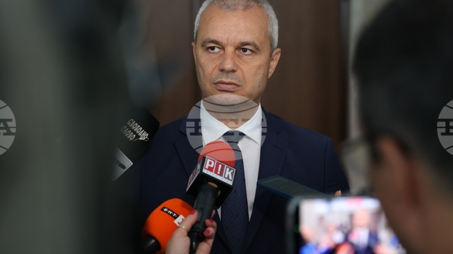Ако Десислава Атанасова има политически морал, трябва да подаде оставка, каза лидерът на „Възраждане“ Костадин Костадинов 
