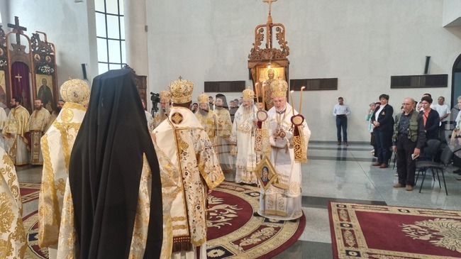 Западно- и Средноевропейският митрополит Антоний оглави в Смолян съборна служба по случай 20-годишнината на катедралния храм „Св. Висарион Смоленски“