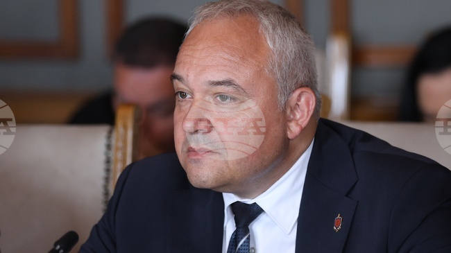 Хамид Хамид обвини в лъжа Иван Демерджиев, заради данните за полета на Делян Пеевски с Десислава Атанасова, и поиска извинение, но министърът отказа
