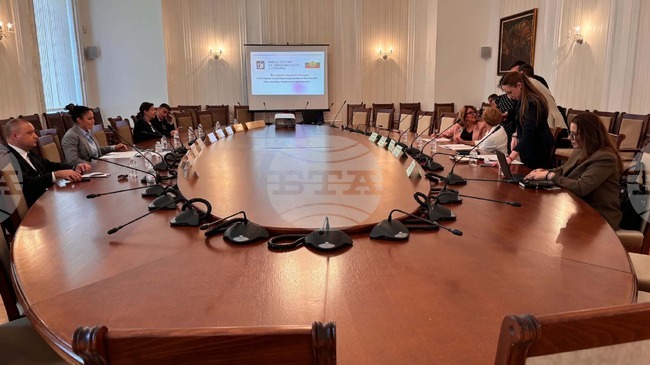 Образователното министерство представи в парламента ролята на неделните училища и данни за кандидат-студентите от български произход