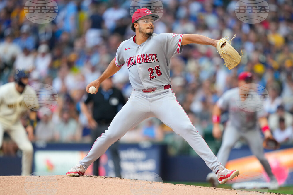 Reds Brewers Baseball