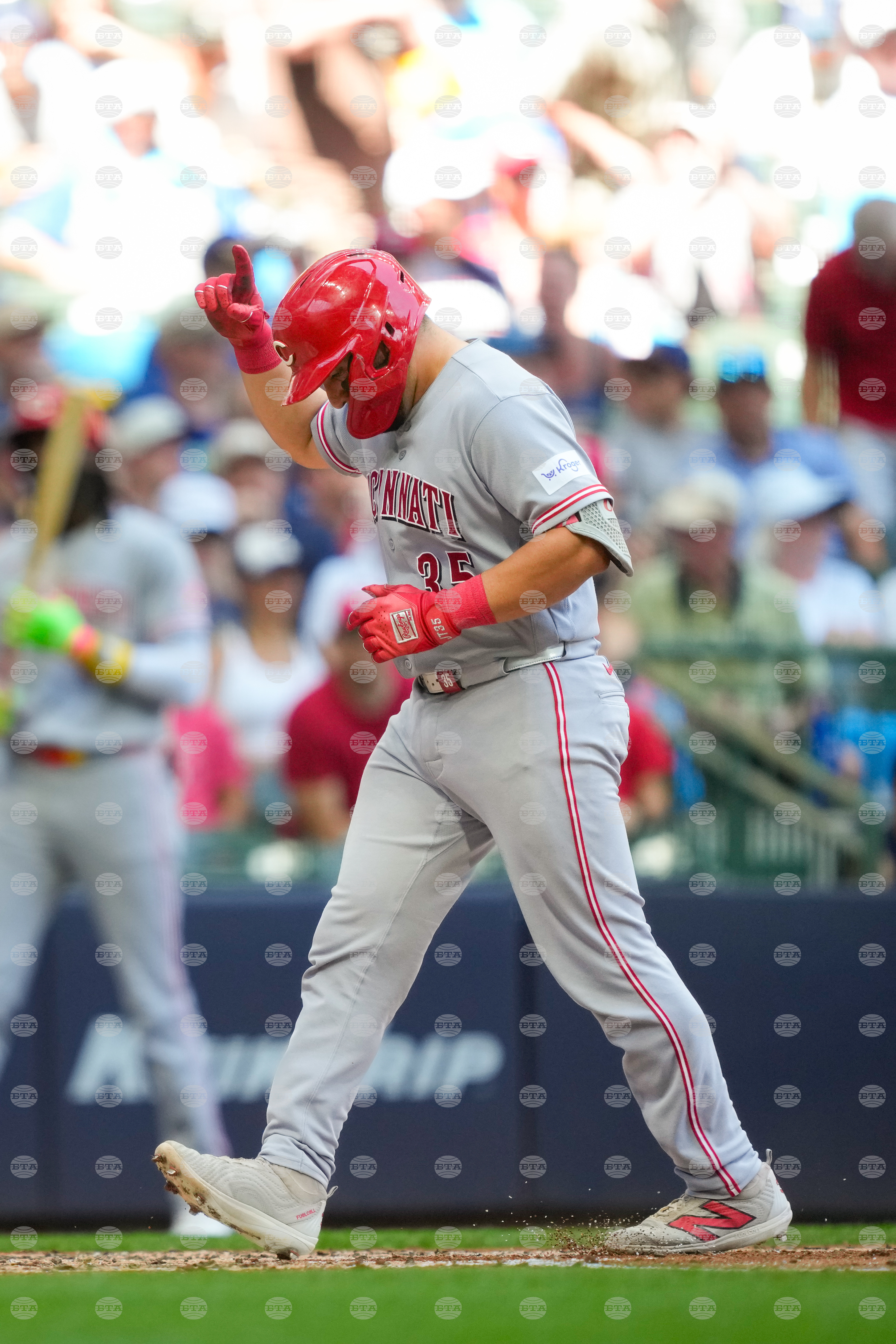 Reds Brewers Baseball