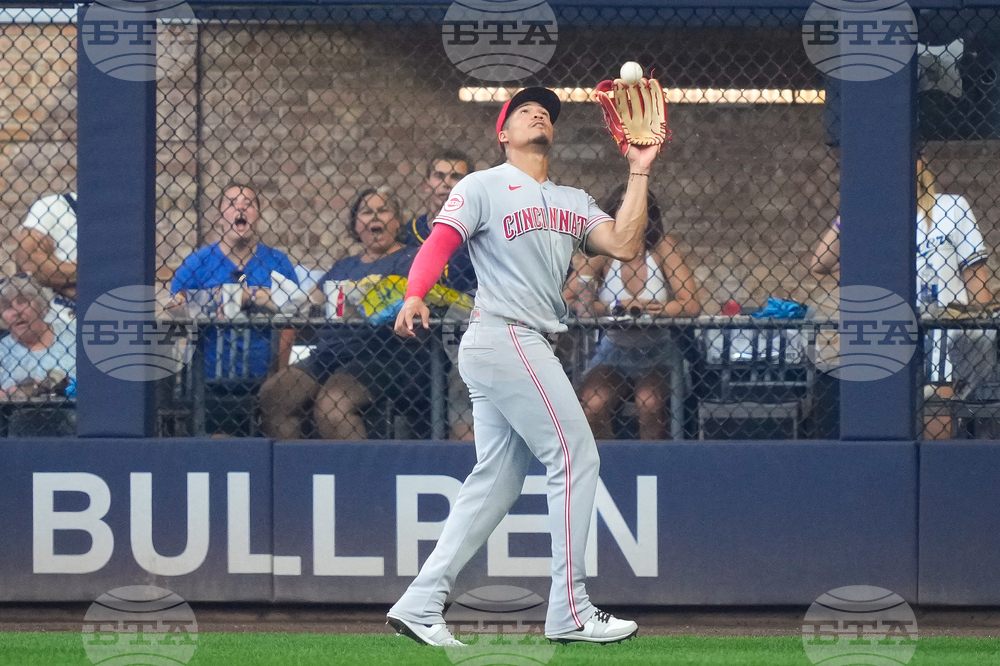 Reds Brewers Baseball