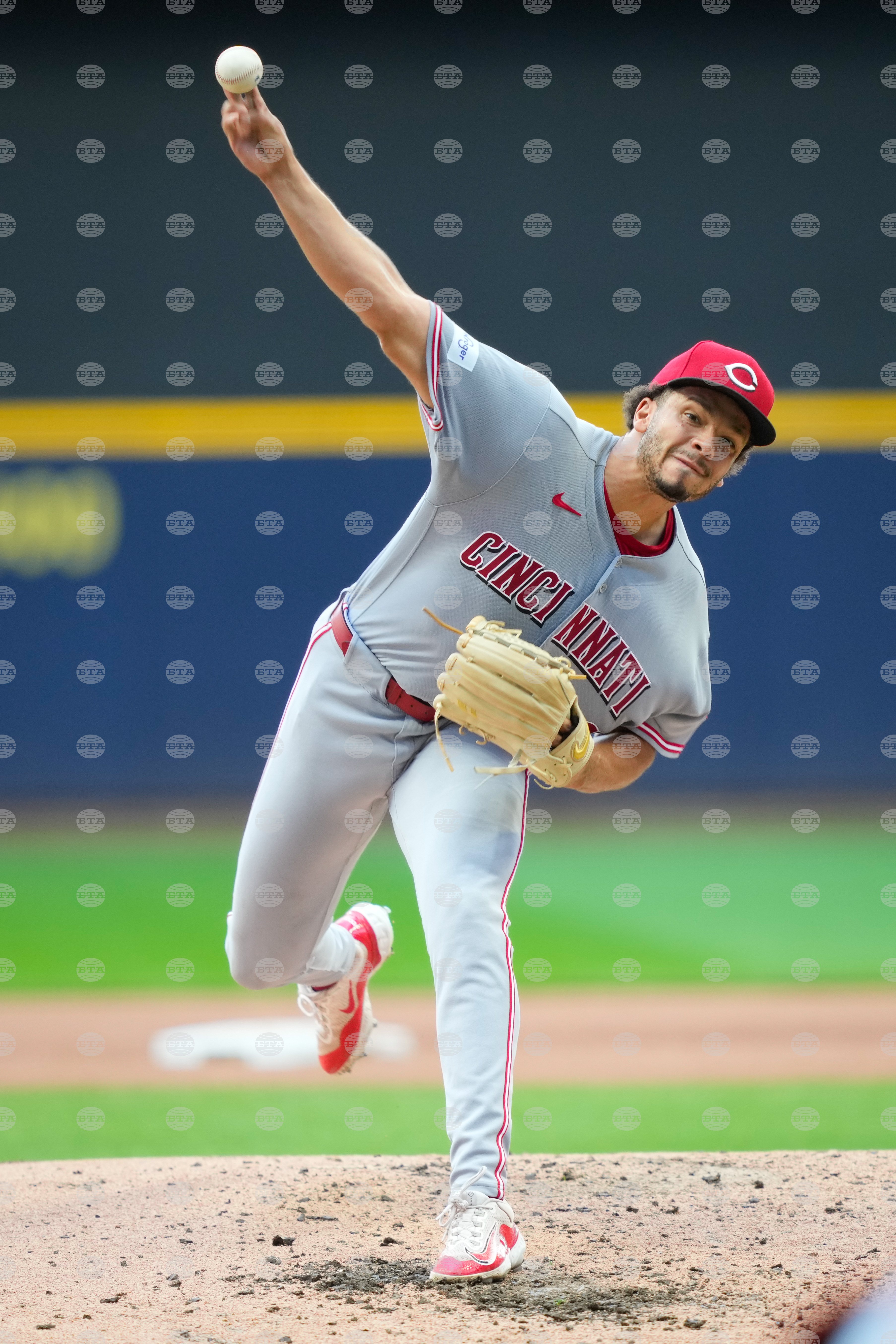 Reds Brewers Baseball
