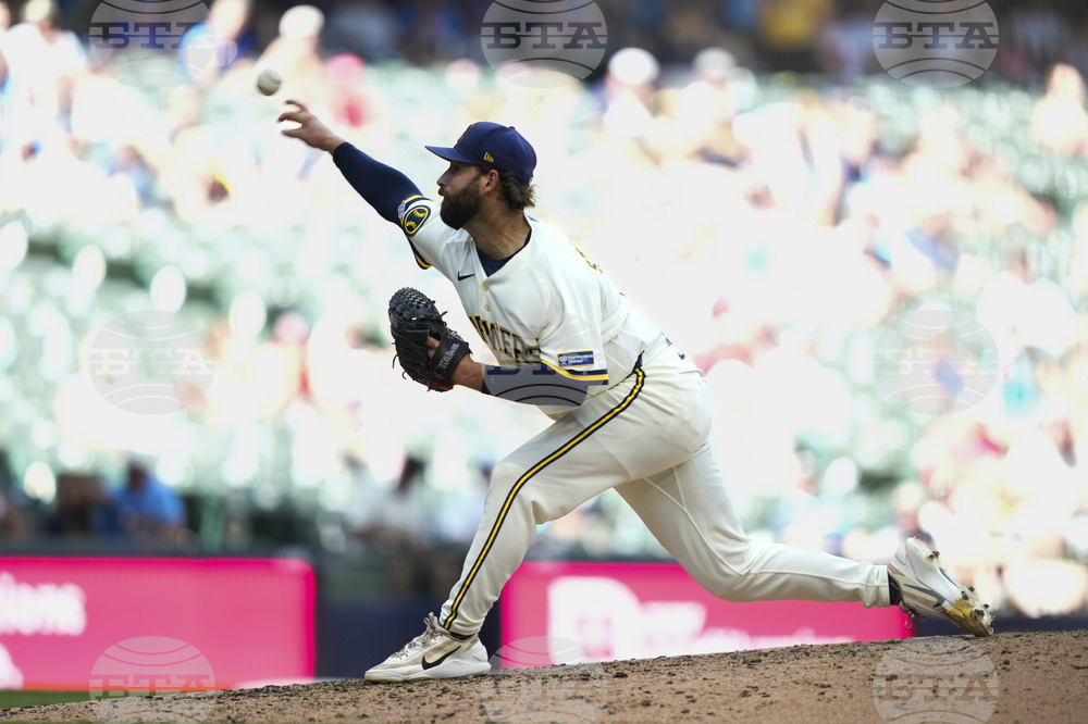 Reds Brewers Baseball