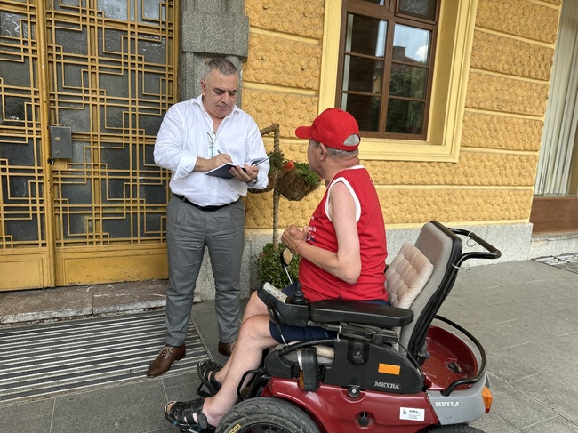 Кметът на община Сливен Стефан Радев се срещна с граждани в редовния си приемен ден