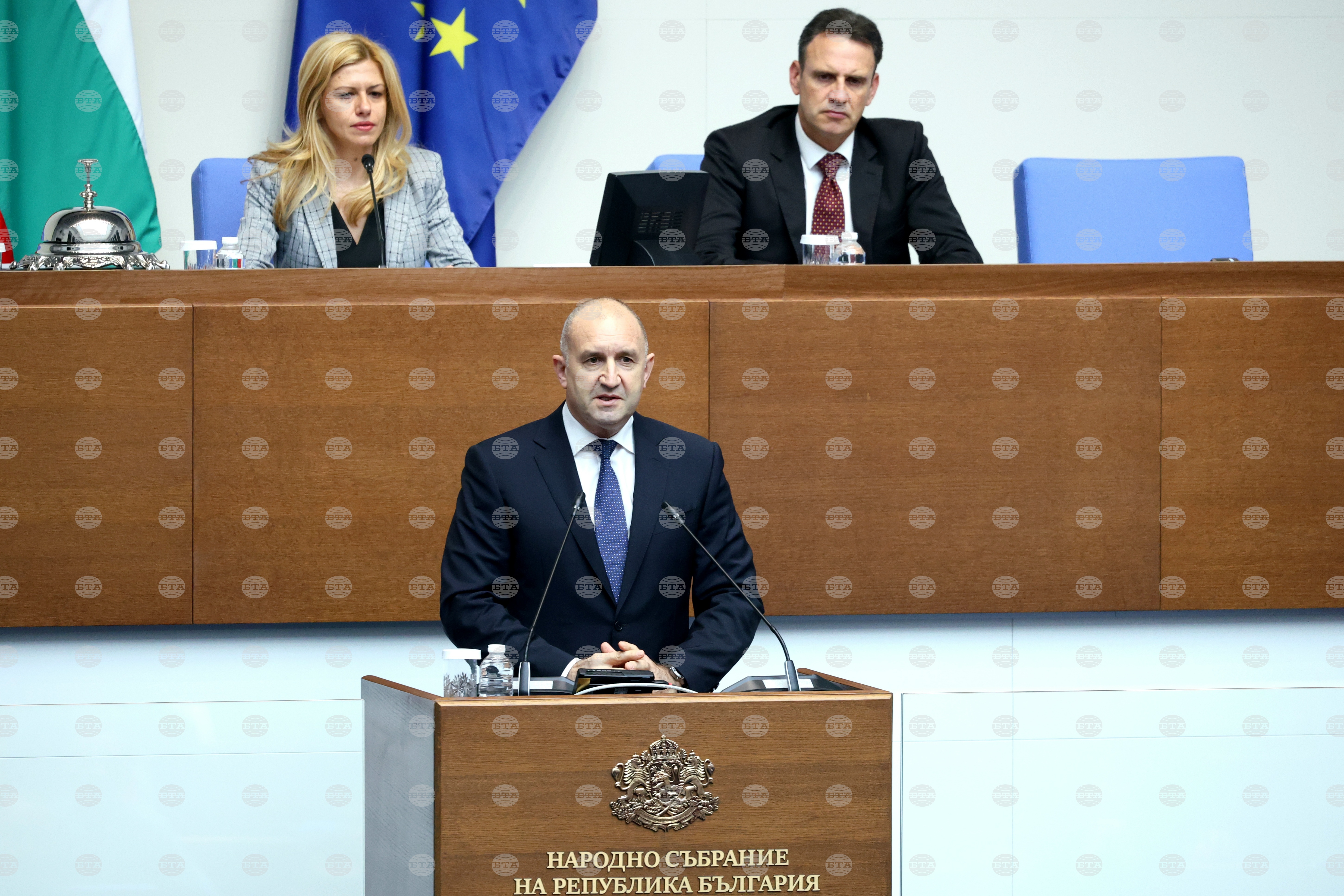 Ангажираме се с бюджета за 2027 година да покажем чувствително намаляване на дефицита, заяви премиерът Румен Радев