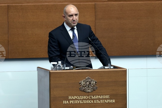 Предвиждаме след обществено обсъждане през учебната 2027/2028 г. да започне изучаването на предмета „Добродетели“, каза премиерът Румен Радев