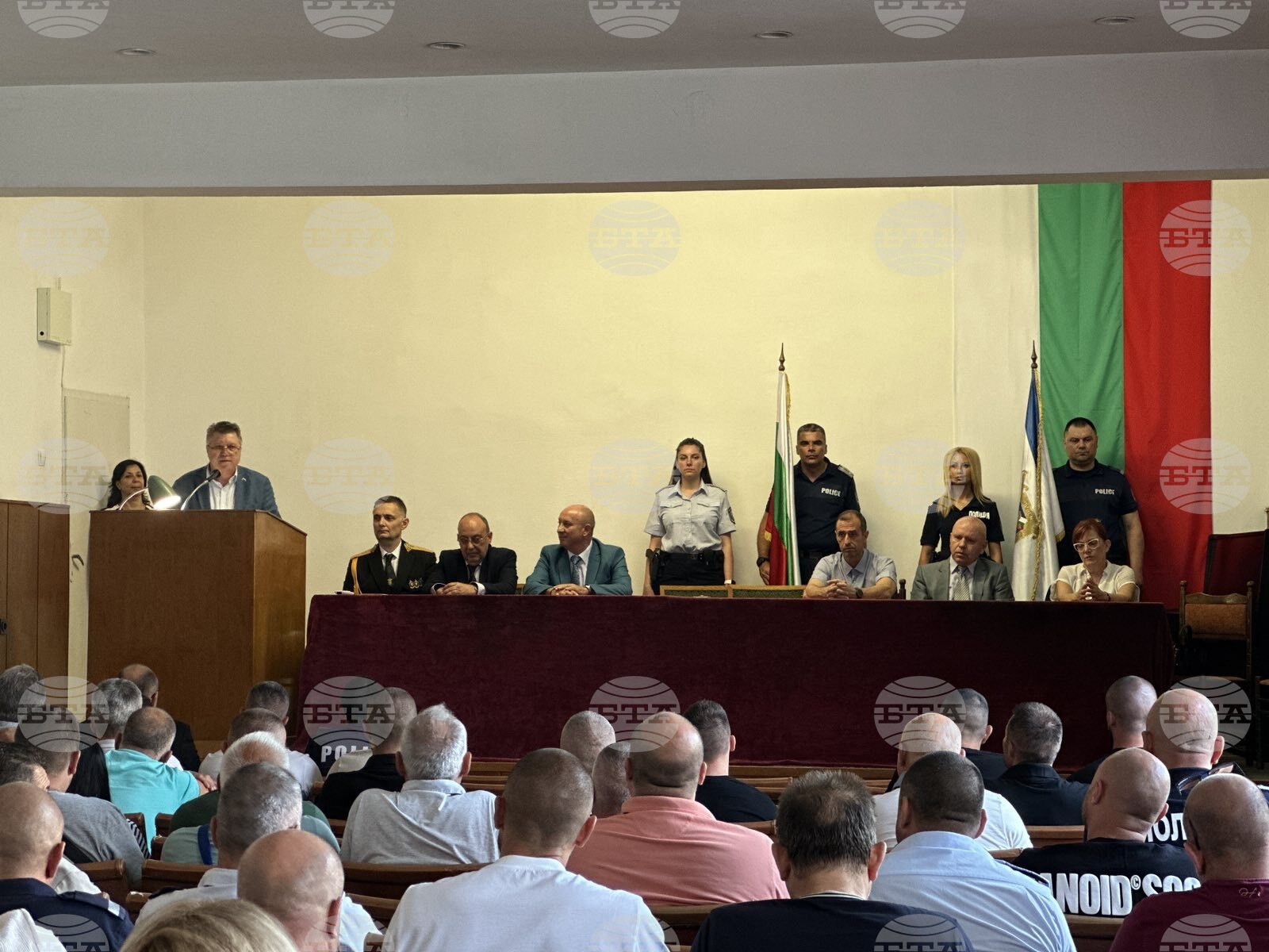 Отличени са 34 полицейски служители по повод професионалния празник на Министерството на вътрешните работи