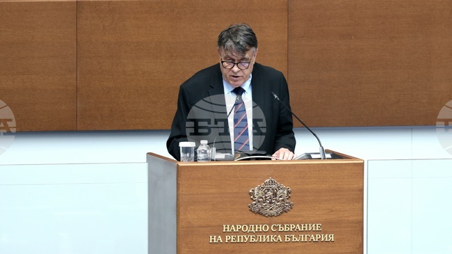 В МОН има постъпили и неудовлетворени искания за предоставяне на 559 броя училищни автобуси, каза министър Георги Вълчев
