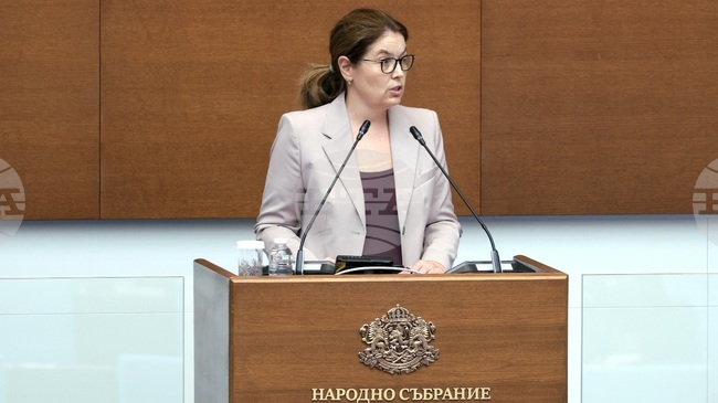 Няма данни взривовете в кариерите край село Студена да предизвикат земетресение, каза министър Ива Петрова
