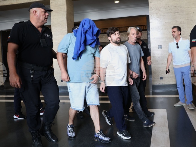 Съдът остави в ареста двама, задържани при акция на Европейската прокуратура, а на един наложи домашен арест