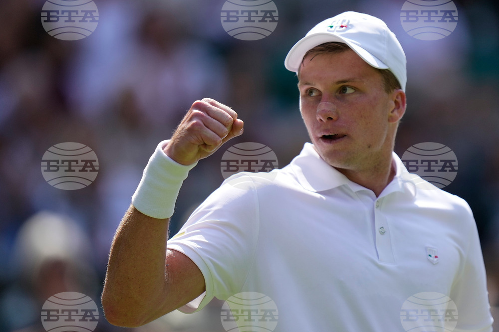 CORRECTION Britain Wimbledon Tennis