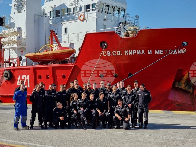 Ден 123 - „Св. св. Кирил и Методий“ отплава от Пирея