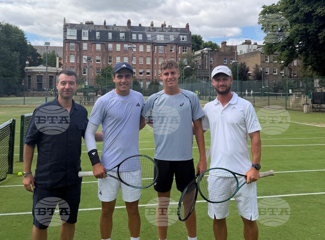 Димитър Кисимов и Иван Иванов тренираха заедно в Holland Park Lawn Tennis преди участието си на турнири през следващата седмица