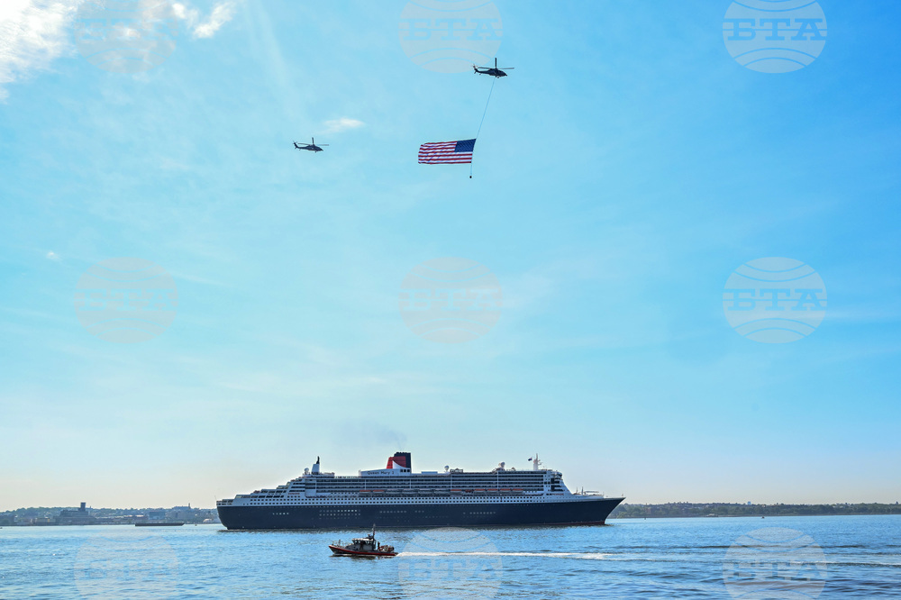 Cunard's flagship Queen Mary 2 in New York Harbor for Sail4th 250