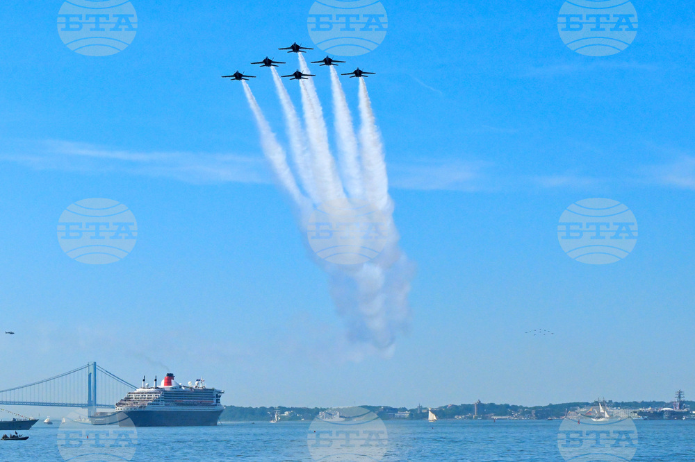 Cunard's flagship Queen Mary 2 in New York Harbor for Sail4th 250
