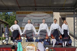 Село Кутово - фестивал - народна носия - „От раклата на баба“