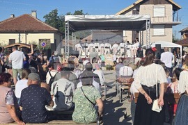 Село Кутово - фестивал - народна носия - „От раклата на баба“