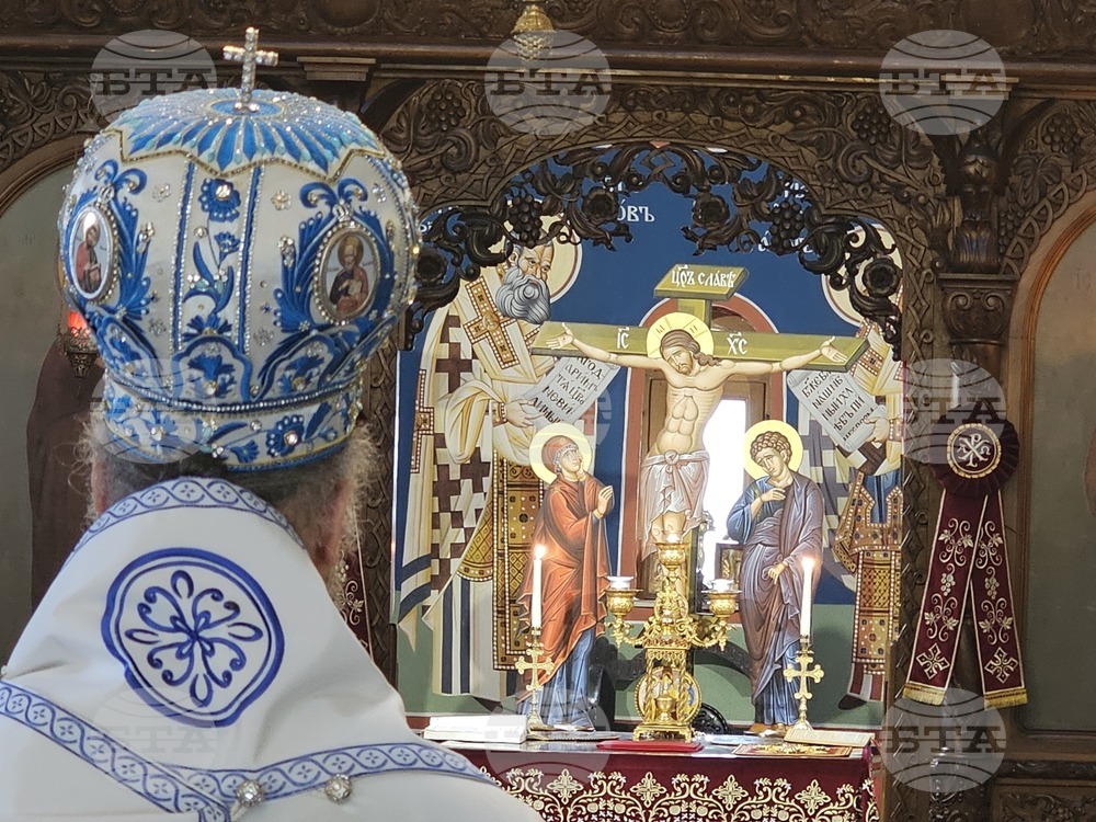 Русе - храм „Свети Архангел Михаил“ - литургия