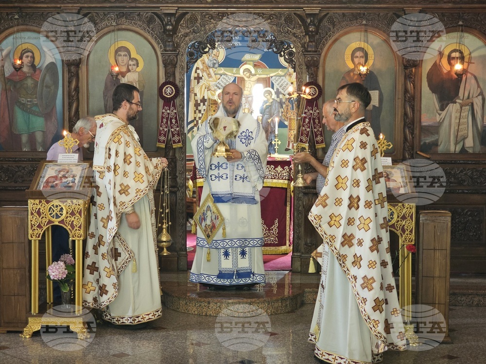Русе - храм „Свети Архангел Михаил“ - литургия