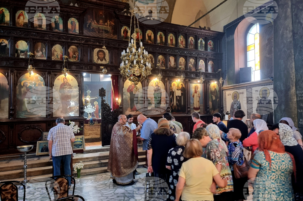 Добрич - храм „Св. Троица“ - неделна служба