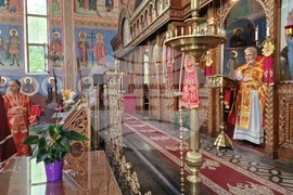 Шумен - храм „Св. Три Светители“ - неделна служба