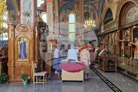Шумен - храм „Св. Три Светители“ - неделна служба