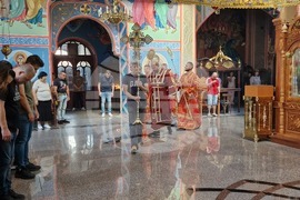 Шумен - храм „Св. Три Светители“ - неделна служба